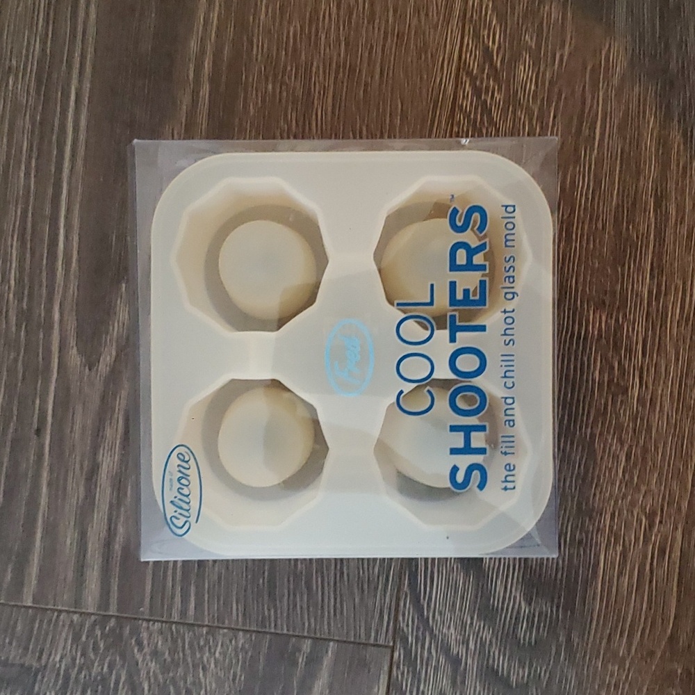 Fred Cool Shooters Ice Shot Glasses Cube Tray Silicone Mold Makes 4